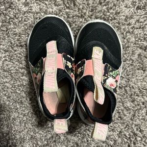 Toddler size 7 shoes